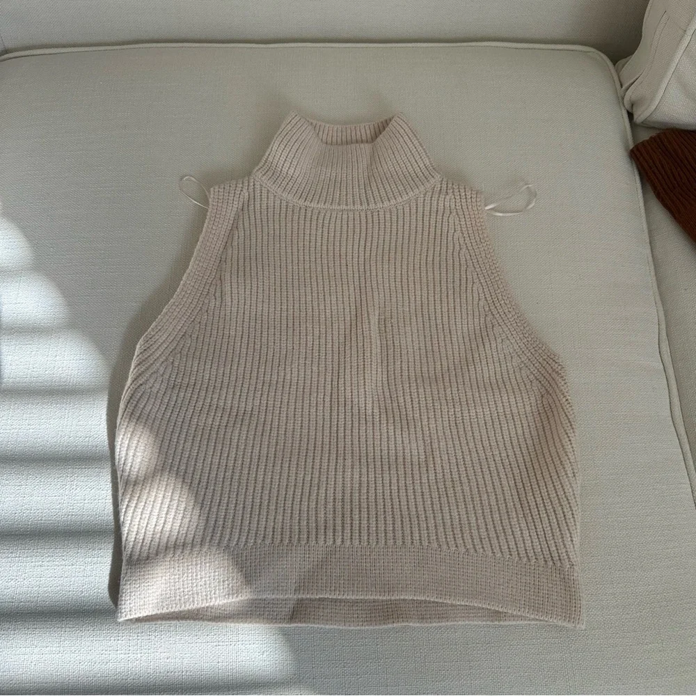 Zara short sleeve turtleneck - Picture 1 of 3